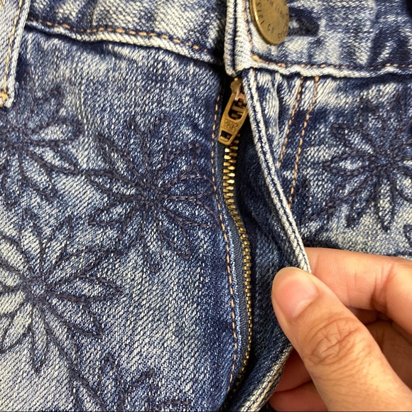 Current Elliot Embroidered Denim Cut Off Shorts Size 27 - Picture 4 of 12